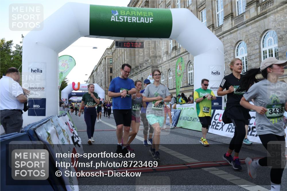 07.09.2025 - BARMER Alsterlauf Strokosch-Dieckow http://msf.ph/oto/8723469 07.09.2025 10:07:00 Ziel 2237, 2254, 2380, 2467, 2468, 2523, 2795, 3184, 3212, 3275, 3428, 3439, 4064, 4272, 4356, 4525, 5050, 5217, 5348, 5759, 6036, 6299, 6302, 6342, 8076 meine-sportfotos.de