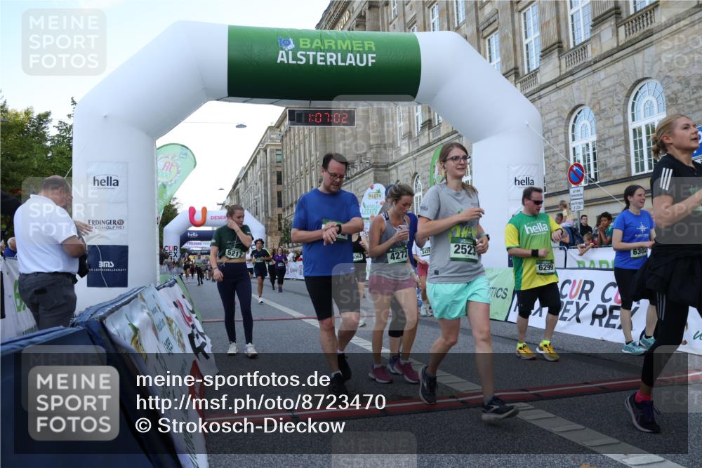 07.09.2025 - BARMER Alsterlauf Strokosch-Dieckow http://msf.ph/oto/8723470 07.09.2025 10:07:00 Ziel 2237, 2254, 2380, 2467, 2468, 2523, 2795, 3184, 3212, 3275, 3428, 3439, 4064, 4272, 4356, 4525, 5050, 5217, 5348, 5759, 6036, 6299, 6302, 6342, 8076 meine-sportfotos.de