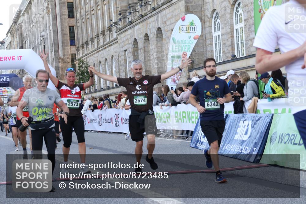 07.09.2025 - BARMER Alsterlauf Strokosch-Dieckow http://msf.ph/oto/8723485 07.09.2025 10:07:07 Ziel 2380, 2467, 2468, 2573, 2574, 2795, 3184, 3275, 3655, 3691, 3739, 3804, 3810, 3940, 3957, 3958, 4356, 4502, 5050, 5602, 5759, 5801, 5934, 6036, 6039, 6342, 8304 meine-sportfotos.de