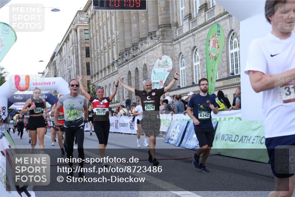 07.09.2025 - BARMER Alsterlauf Strokosch-Dieckow http://msf.ph/oto/8723486 07.09.2025 10:07:07 Ziel 2380, 2467, 2468, 2573, 2574, 2795, 3184, 3275, 3655, 3691, 3739, 3804, 3810, 3940, 3957, 3958, 4356, 4502, 5050, 5602, 5759, 5801, 5934, 6036, 6039, 6342, 8304 meine-sportfotos.de