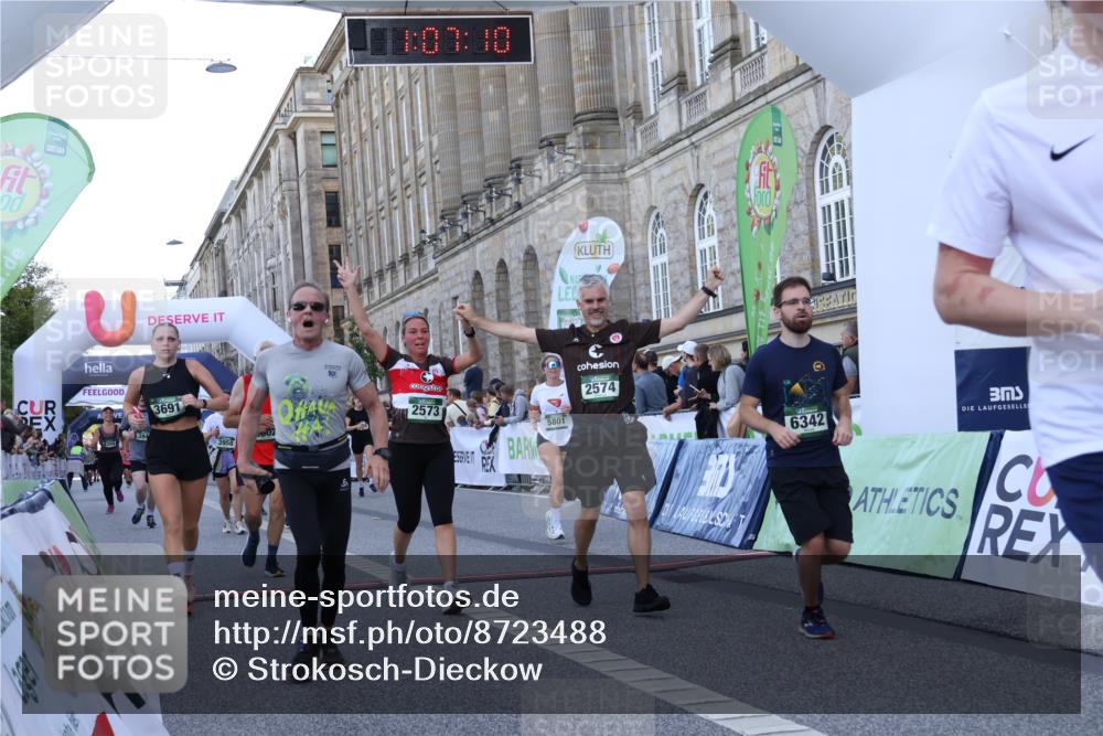 07.09.2025 - BARMER Alsterlauf Strokosch-Dieckow http://msf.ph/oto/8723488 07.09.2025 10:07:08 Ziel 2244, 2380, 2467, 2468, 2573, 2574, 2795, 3184, 3655, 3691, 3739, 3804, 3810, 3940, 3957, 3958, 4356, 4502, 5050, 5510, 5602, 5801, 5934, 6039, 6342, 8304 meine-sportfotos.de