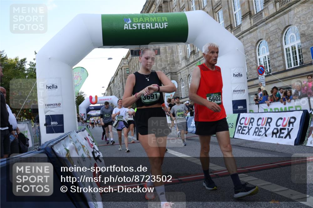 07.09.2025 - BARMER Alsterlauf Strokosch-Dieckow http://msf.ph/oto/8723502 07.09.2025 10:07:12 Ziel 2244, 2573, 2574, 2668, 3655, 3691, 3739, 3804, 3810, 3940, 3957, 3958, 4502, 5510, 5602, 5646, 5801, 5934, 6039, 6342, 8304, 8348 meine-sportfotos.de
