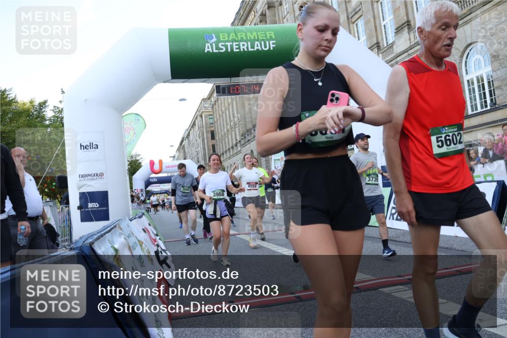 07.09.2025 - BARMER Alsterlauf Strokosch-Dieckow http://msf.ph/oto/8723503 07.09.2025 10:07:12 Ziel 2244, 2573, 2574, 2668, 3655, 3691, 3739, 3804, 3810, 3940, 3957, 3958, 4502, 5510, 5602, 5646, 5801, 5934, 6039, 6342, 8304, 8348 meine-sportfotos.de