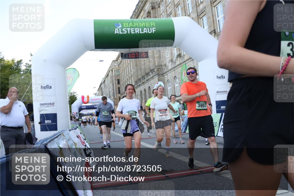 07.09.2025 - BARMER Alsterlauf Strokosch-Dieckow http://msf.ph/oto/8723505 07.09.2025 10:07:13 Ziel 2244, 2573, 2574, 2668, 3655, 3691, 3739, 3804, 3810, 3940, 3957, 3958, 4502, 5510, 5602, 5646, 5801, 5934, 6039, 8304, 8348 meine-sportfotos.de