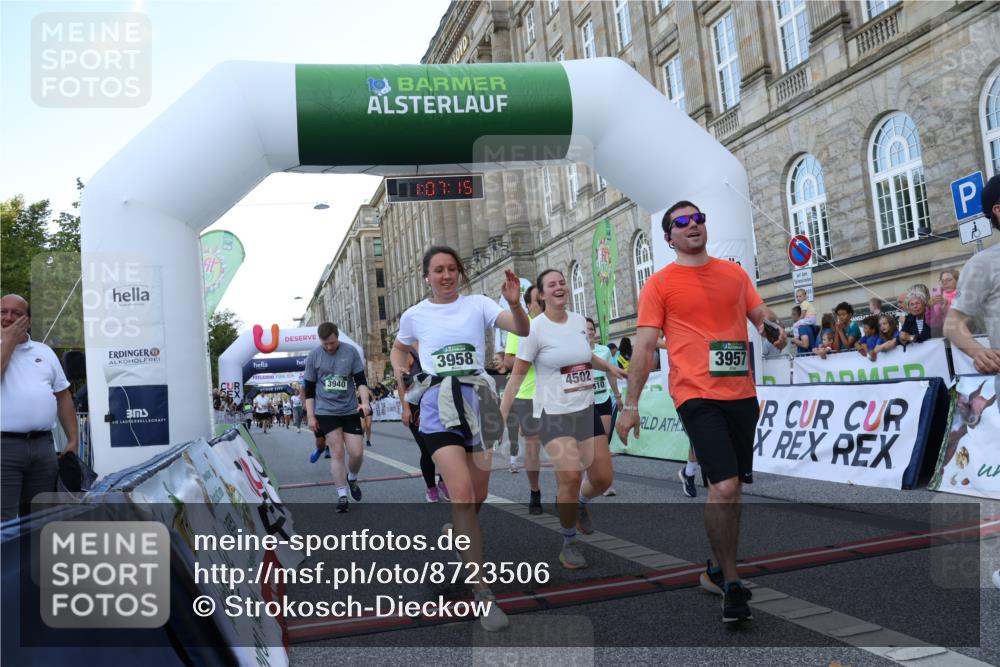 07.09.2025 - BARMER Alsterlauf Strokosch-Dieckow http://msf.ph/oto/8723506 07.09.2025 10:07:13 Ziel 2244, 2573, 2574, 2668, 3655, 3691, 3739, 3804, 3810, 3940, 3957, 3958, 4502, 5510, 5602, 5646, 5801, 5934, 6039, 8304, 8348 meine-sportfotos.de