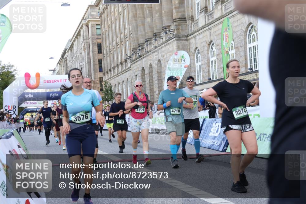 07.09.2025 - BARMER Alsterlauf Strokosch-Dieckow http://msf.ph/oto/8723573 07.09.2025 10:07:45 Ziel 2218, 2260, 2263, 2806, 2959, 3108, 3109, 3274, 3343, 3576, 3878, 4061, 4063, 4263, 4409, 4710, 4715, 4736, 4859, 4957, 5060, 5113, 5292, 6061, 8205 meine-sportfotos.de