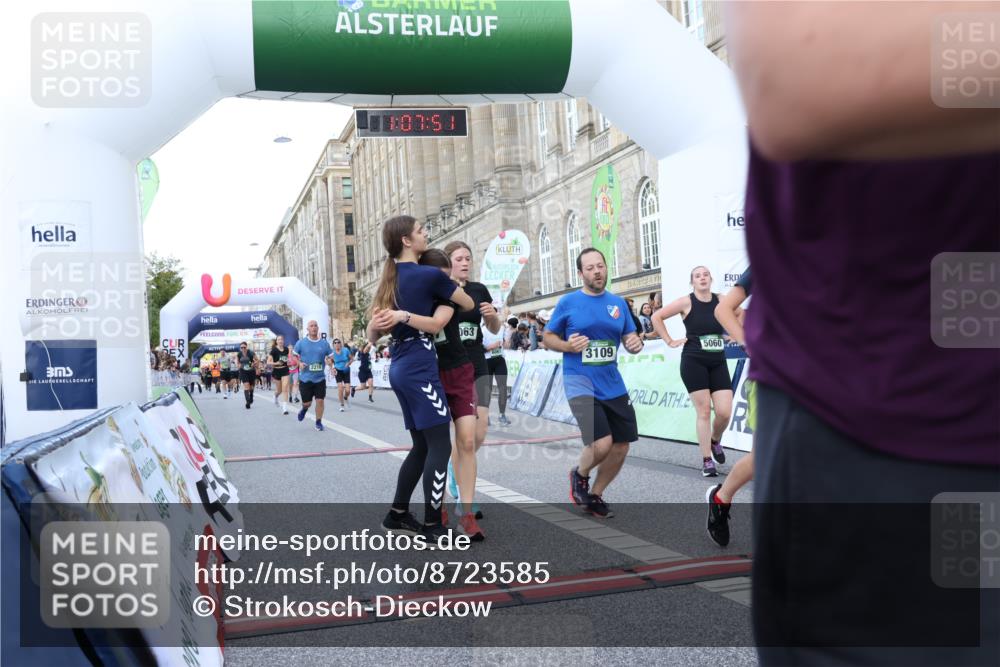 07.09.2025 - BARMER Alsterlauf Strokosch-Dieckow http://msf.ph/oto/8723585 07.09.2025 10:07:49 Ziel 2218, 2263, 2520, 2637, 2959, 3108, 3109, 3196, 3343, 3576, 3782, 3820, 4061, 4063, 4309, 4710, 4715, 4736, 4859, 4957, 5060, 5932, 6061 meine-sportfotos.de