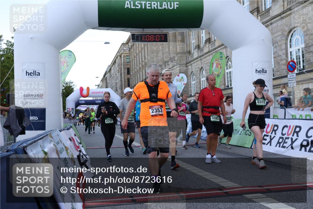 07.09.2025 - BARMER Alsterlauf Strokosch-Dieckow http://msf.ph/oto/8723616 07.09.2025 10:08:05 Ziel 2233, 2353, 2372, 2662, 2755, 2893, 2965, 3063, 3265, 3864, 3976, 4110, 4860, 5173, 5212, 5315, 5399, 5402, 5524, 5593, 5854, 5939, 6140, 6141, 8282 meine-sportfotos.de