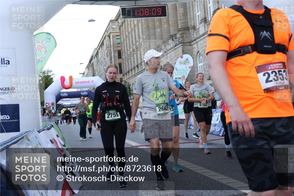 07.09.2025 - BARMER Alsterlauf Strokosch-Dieckow http://msf.ph/oto/8723618 07.09.2025 10:08:07 Ziel 2233, 2353, 2372, 2662, 2755, 2893, 2962, 2965, 3063, 3837, 3864, 3976, 4110, 4860, 5173, 5212, 5315, 5399, 5402, 5475, 5593, 5854, 5935, 5939, 6140, 6141, 6219, 6343, 8282 meine-sportfotos.de