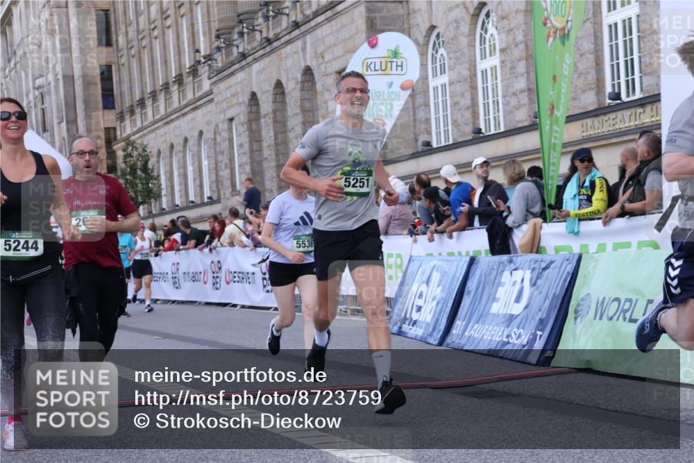 07.09.2025 - BARMER Alsterlauf Strokosch-Dieckow http://msf.ph/oto/8723759 07.09.2025 10:09:13 Ziel 2479, 2480, 2591, 2654, 2657, 3130, 3784, 3883, 5244, 5251, 5272, 5369, 5536, 5651, 5746, 8187 meine-sportfotos.de