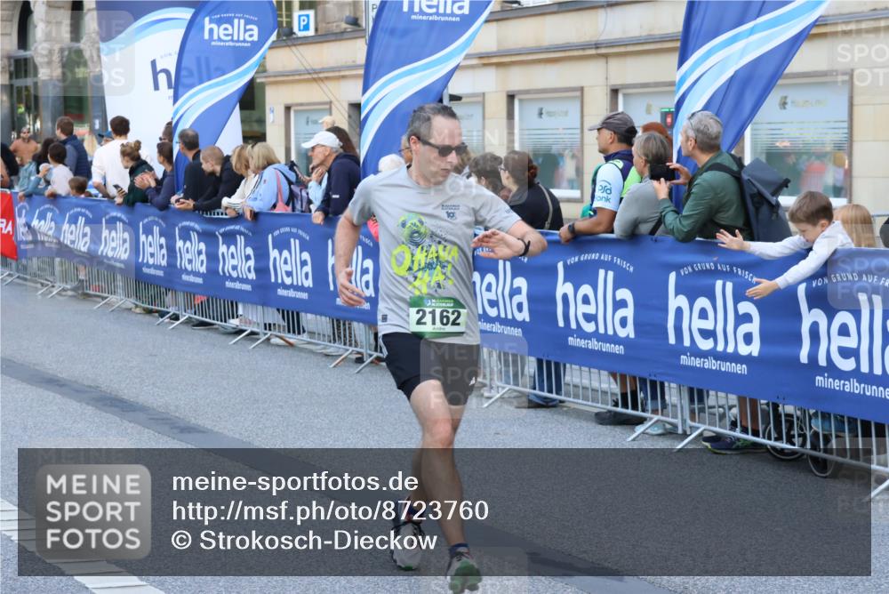 07.09.2025 - BARMER Alsterlauf Strokosch-Dieckow http://msf.ph/oto/8723760 07.09.2025 09:51:11 Ziel 2025, 2416, 2681, 2778, 3247, 3538, 4157, 4173, 4944, 5063, 5125, 5179, 5234, 5376, 5710, 5715, 5807, 5858, 5921, 8075, 8200, 8292, 8477 meine-sportfotos.de