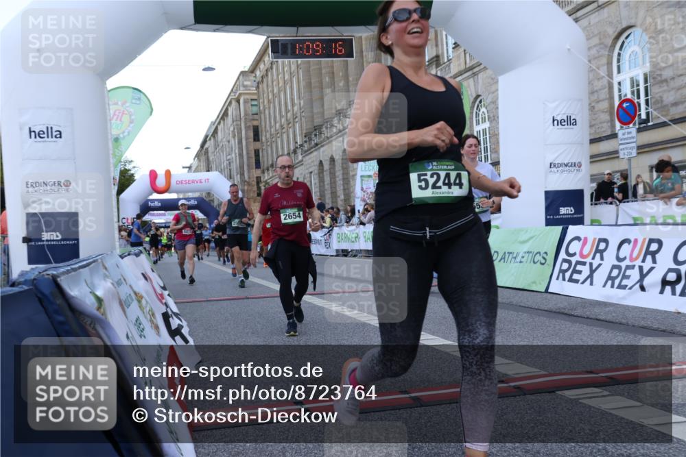 07.09.2025 - BARMER Alsterlauf Strokosch-Dieckow http://msf.ph/oto/8723764 07.09.2025 10:09:15 Ziel 2479, 2480, 2591, 2654, 2657, 3130, 3202, 3203, 3224, 3784, 3883, 3900, 5244, 5251, 5272, 5369, 5536, 5600, 5601, 5651, 5746 meine-sportfotos.de