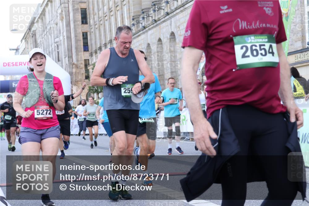 07.09.2025 - BARMER Alsterlauf Strokosch-Dieckow http://msf.ph/oto/8723771 07.09.2025 10:09:17 Ziel 2479, 2480, 2591, 2654, 2657, 3130, 3202, 3203, 3224, 3784, 3883, 3900, 4348, 5089, 5244, 5251, 5272, 5369, 5536, 5600, 5601, 5651, 5746, 6046, 6090, 6092, 8109 meine-sportfotos.de