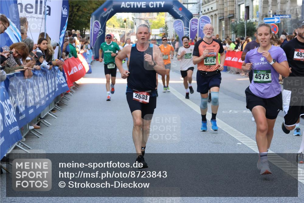07.09.2025 - BARMER Alsterlauf Strokosch-Dieckow http://msf.ph/oto/8723843 07.09.2025 09:51:01 Ziel 2025, 2416, 2778, 2802, 3059, 3538, 3546, 3618, 4161, 4162, 4173, 4223, 4619, 4895, 4944, 5051, 5179, 5358, 5710, 5715, 5858, 5905, 5921, 8292 meine-sportfotos.de