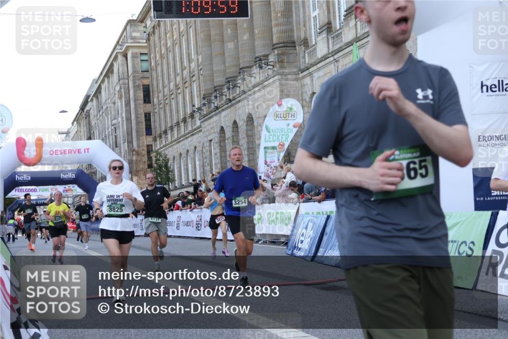 07.09.2025 - BARMER Alsterlauf Strokosch-Dieckow http://msf.ph/oto/8723893 07.09.2025 10:09:57 Ziel 2793, 3254, 3770, 3825, 4296, 4377, 4435, 4522, 5131, 5263, 5519, 5533, 6190, 8365 meine-sportfotos.de