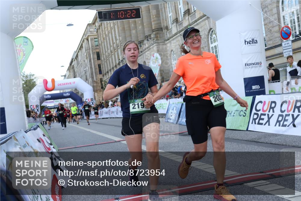 07.09.2025 - BARMER Alsterlauf Strokosch-Dieckow http://msf.ph/oto/8723954 07.09.2025 10:10:20 Ziel 2023, 2197, 2224, 2363, 2391, 2622, 2639, 2787, 3054, 4203, 4260, 4714, 4743, 4906, 5052, 6000, 6159, 6258, 8115, 8147, 8162 meine-sportfotos.de