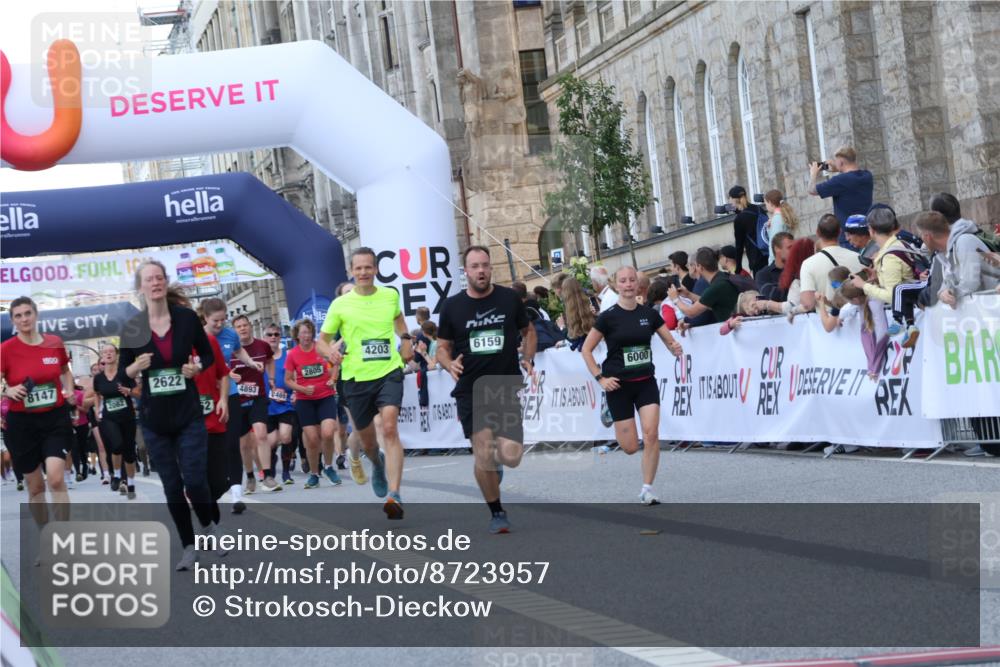 07.09.2025 - BARMER Alsterlauf Strokosch-Dieckow http://msf.ph/oto/8723957 07.09.2025 10:10:22 Ziel 2023, 2197, 2224, 2363, 2391, 2586, 2622, 2639, 2787, 2805, 3054, 4203, 4714, 4893, 6000, 6159, 6258, 8147, 8162 meine-sportfotos.de