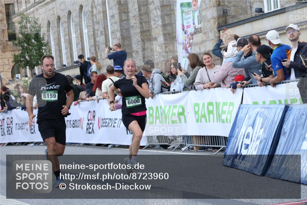07.09.2025 - BARMER Alsterlauf Strokosch-Dieckow http://msf.ph/oto/8723960 07.09.2025 10:10:23 Ziel 2023, 2082, 2197, 2224, 2586, 2622, 2639, 2787, 2805, 3054, 4203, 4714, 4893, 4933, 4935, 6000, 6159, 8147, 8162 meine-sportfotos.de