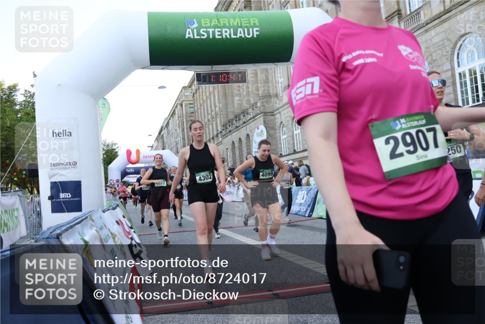 07.09.2025 - BARMER Alsterlauf Strokosch-Dieckow http://msf.ph/oto/8724017 07.09.2025 10:10:40 Ziel 1160, 2352, 2474, 2632, 2865, 2895, 2907, 3145, 3250, 3470, 3756, 3757, 3758, 4058, 4099, 4202, 4291, 4302, 4554, 4622, 4667, 5176, 5285, 5319, 5652, 5816, 5829, 5879, 5893, 8423, 8463 meine-sportfotos.de
