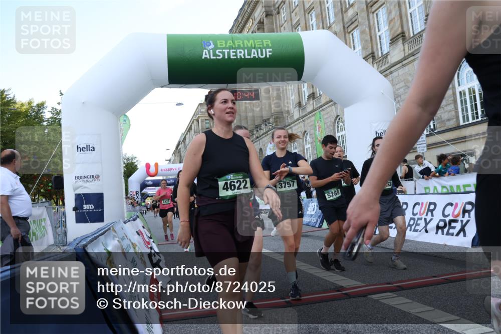 07.09.2025 - BARMER Alsterlauf Strokosch-Dieckow http://msf.ph/oto/8724025 07.09.2025 10:10:43 Ziel 1188, 2352, 2474, 2632, 3145, 3250, 3469, 3470, 3756, 3757, 3758, 3987, 4058, 4099, 4202, 4291, 4302, 4384, 4622, 4667, 4864, 5285, 5319, 5413, 5652, 5829, 5879, 6088, 6114, 8423, 8463 meine-sportfotos.de