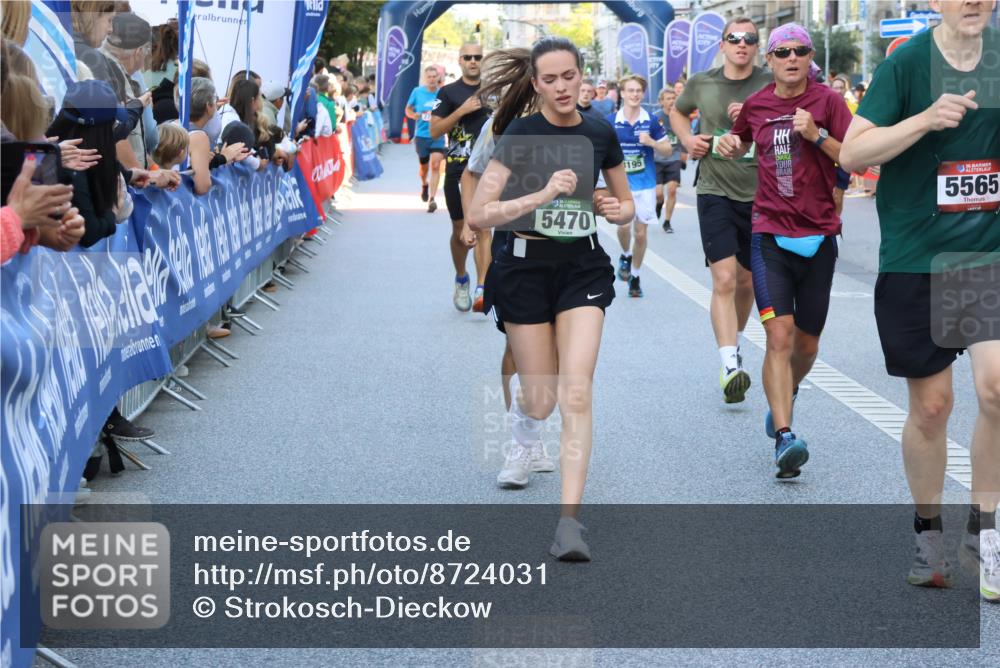 07.09.2025 - BARMER Alsterlauf Strokosch-Dieckow http://msf.ph/oto/8724031 07.09.2025 09:50:31 Ziel 2162, 2203, 2478, 2683, 2897, 2900, 2922, 3147, 3148, 3255, 3314, 3411, 3443, 3510, 3518, 3525, 3623, 3749, 3835, 4499, 4573, 4835, 4936, 5028, 5316, 5383, 5661, 6107, 6162, 6176, 8105 meine-sportfotos.de