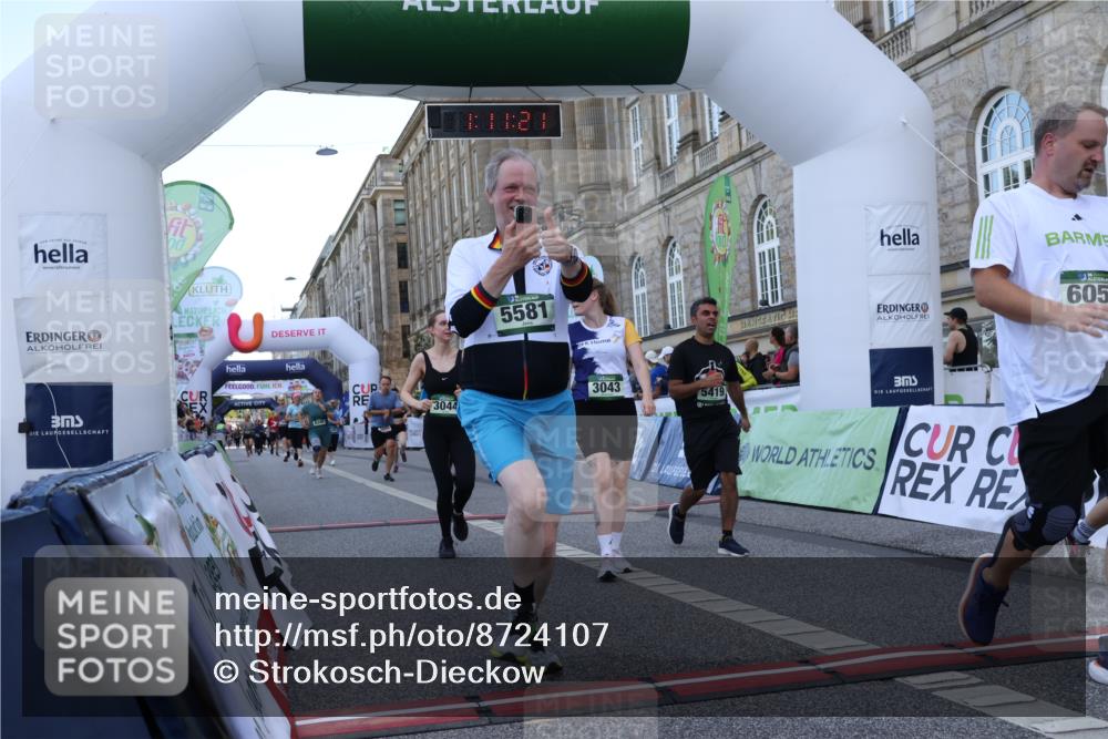 07.09.2025 - BARMER Alsterlauf Strokosch-Dieckow http://msf.ph/oto/8724107 07.09.2025 10:11:19 Ziel 2116, 2460, 3043, 3044, 3094, 3600, 3647, 4239, 4261, 4380, 4381, 4515, 5419, 5581, 5988, 6052, 8340 meine-sportfotos.de