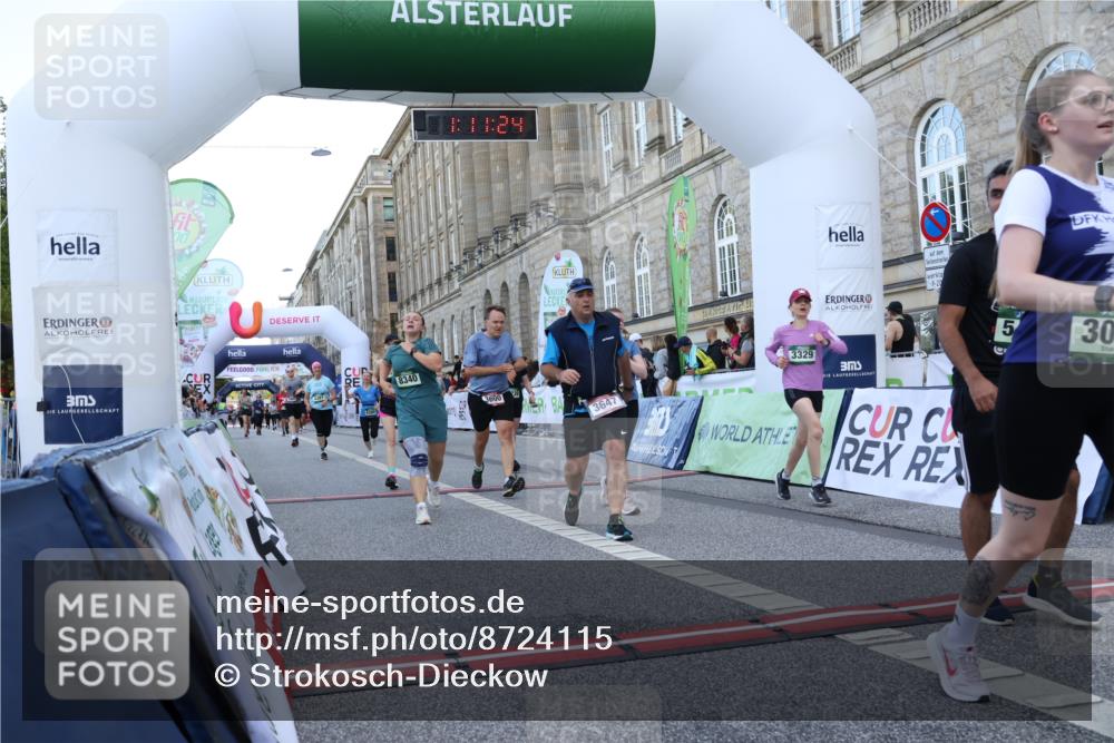 07.09.2025 - BARMER Alsterlauf Strokosch-Dieckow http://msf.ph/oto/8724115 07.09.2025 10:11:22 Ziel 2460, 2966, 3043, 3044, 3094, 3600, 3647, 4239, 4380, 4381, 4515, 5419, 5581, 6052, 8340 meine-sportfotos.de
