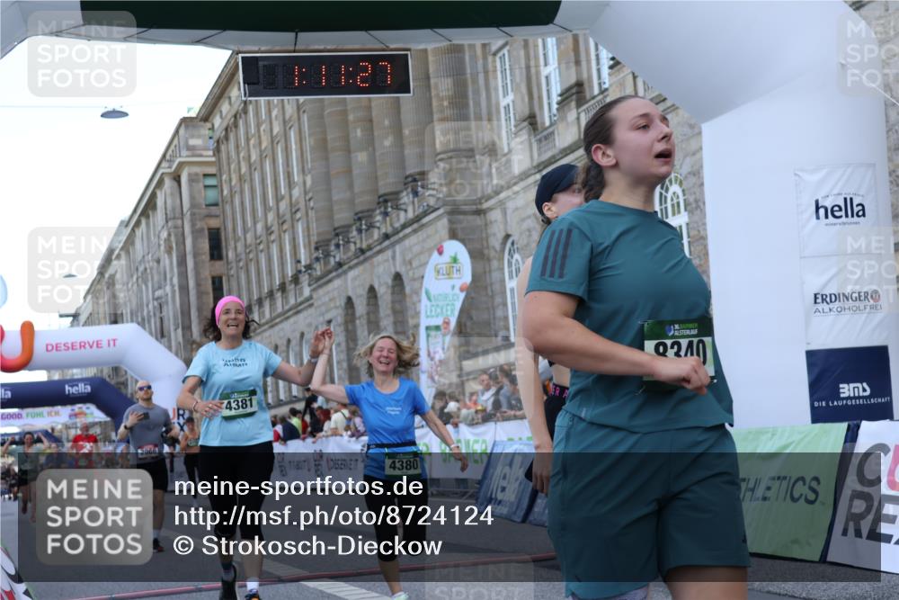 07.09.2025 - BARMER Alsterlauf Strokosch-Dieckow http://msf.ph/oto/8724124 07.09.2025 10:11:26 Ziel 2057, 2438, 2460, 2966, 3094, 3205, 3600, 3647, 4239, 4380, 4381, 4515, 8330, 8331, 8340, 8404 meine-sportfotos.de