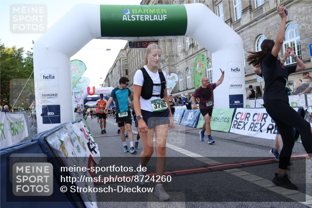 07.09.2025 - BARMER Alsterlauf Strokosch-Dieckow http://msf.ph/oto/8724260 07.09.2025 10:12:23 Ziel 2293, 2846, 2847, 3126, 3327, 3348, 3349, 3366, 3367, 3613, 3614, 3692, 3792, 4415, 4970, 5175, 5214, 5418, 5758, 5760, 6008, 6009, 8038, 8039, 8126, 8145 meine-sportfotos.de