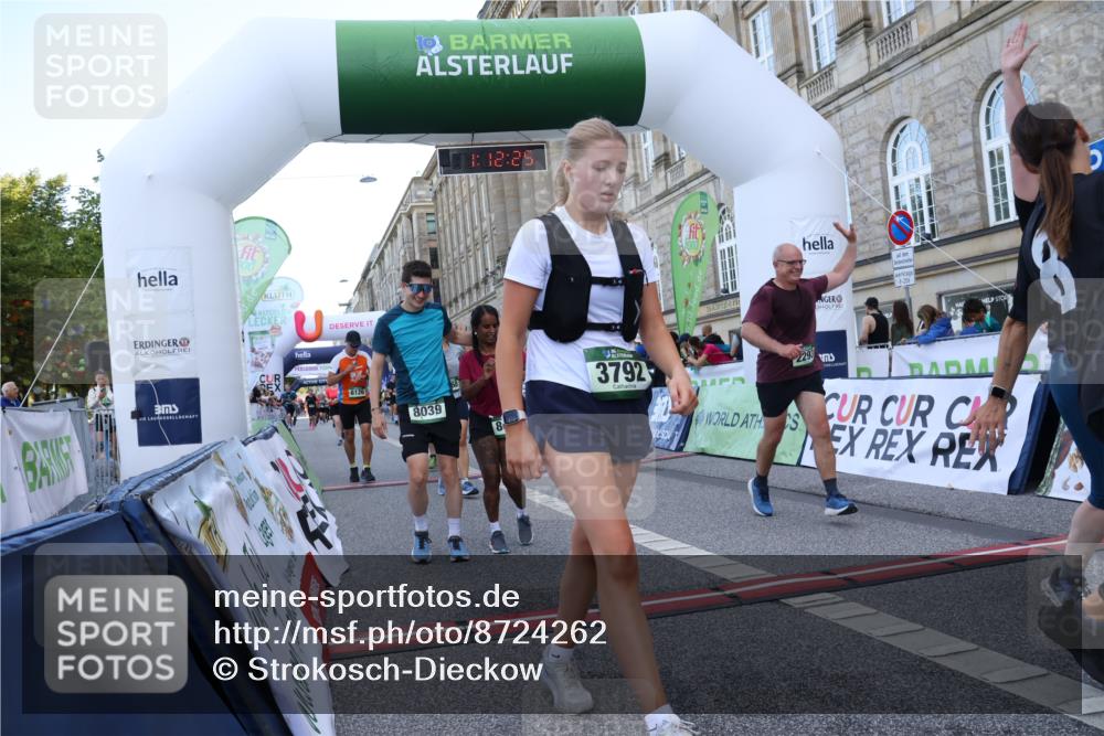 07.09.2025 - BARMER Alsterlauf Strokosch-Dieckow http://msf.ph/oto/8724262 07.09.2025 10:12:23 Ziel 2293, 2846, 2847, 3126, 3327, 3348, 3349, 3366, 3367, 3613, 3614, 3692, 3792, 4415, 4970, 5175, 5214, 5418, 5758, 5760, 6008, 6009, 8038, 8039, 8126, 8145 meine-sportfotos.de
