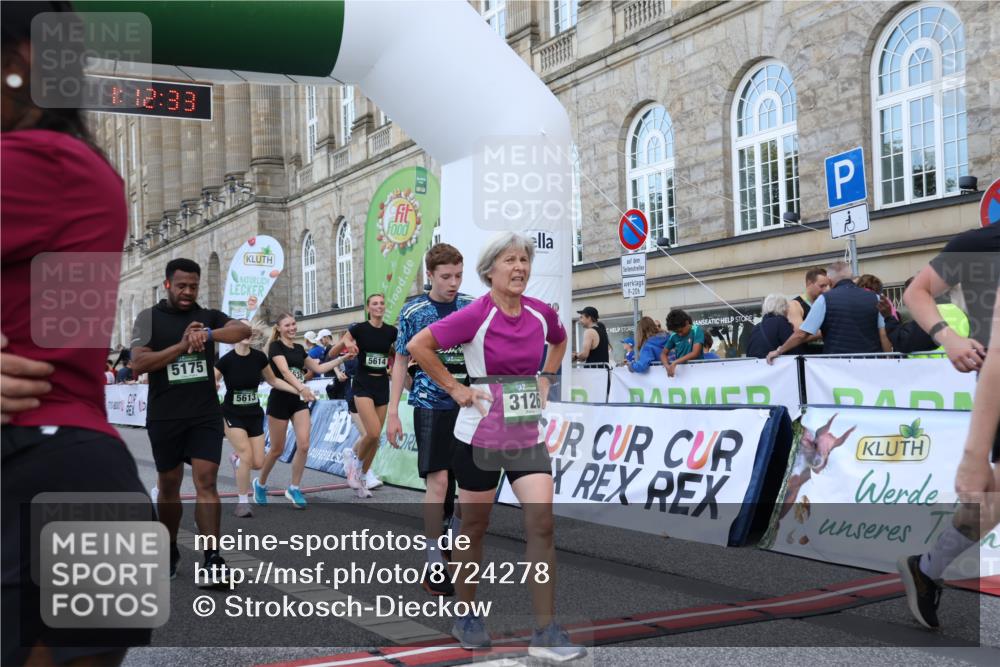 07.09.2025 - BARMER Alsterlauf Strokosch-Dieckow http://msf.ph/oto/8724278 07.09.2025 10:12:31 Ziel 2171, 2599, 2995, 3036, 3126, 3613, 3614, 4193, 4264, 4415, 4518, 4899, 5175, 5214, 5410, 5613, 5614, 5638, 5813, 5827, 5911, 5956, 6009, 8145, 8181, 8182, 8498 meine-sportfotos.de
