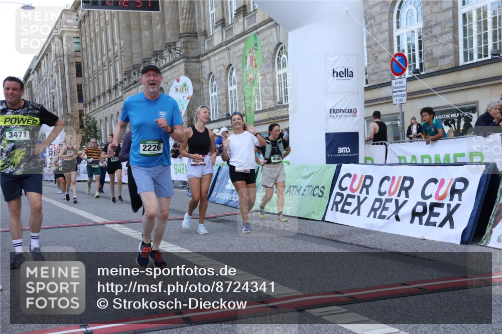07.09.2025 - BARMER Alsterlauf Strokosch-Dieckow http://msf.ph/oto/8724341 07.09.2025 10:12:55 Ziel 2226, 3228, 3471, 3706, 3990, 4101, 4413, 4561, 4616, 4694, 4702, 4829, 5401, 5492, 6199, 6200, 8028, 8170, 8228, 8229 meine-sportfotos.de