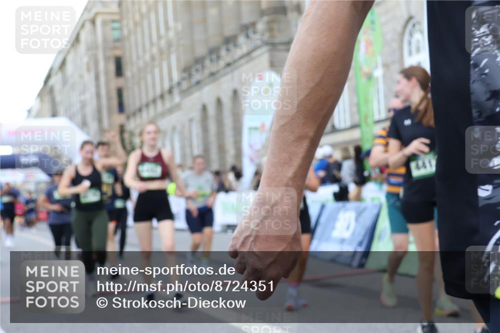 07.09.2025 - BARMER Alsterlauf Strokosch-Dieckow http://msf.ph/oto/8724351 07.09.2025 10:12:59 Ziel 2226, 3096, 3228, 3706, 3873, 4100, 4101, 4136, 4175, 4413, 4561, 4616, 4702, 4829, 5401, 5492, 6199, 6200, 8028, 8170 meine-sportfotos.de