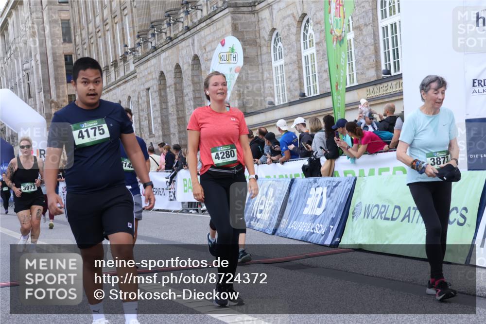 07.09.2025 - BARMER Alsterlauf Strokosch-Dieckow http://msf.ph/oto/8724372 07.09.2025 10:13:08 Ziel 2462, 3096, 3448, 3873, 3880, 3973, 4100, 4136, 4175, 4280, 4792, 5865, 5897, 8046, 8058, 8060, 8061, 8125 meine-sportfotos.de