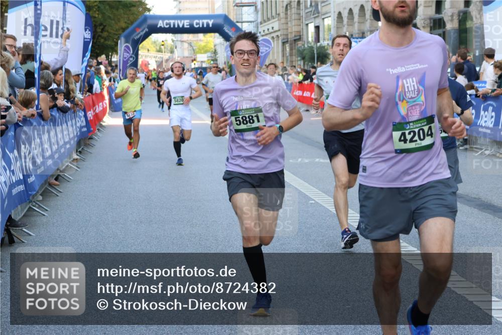 07.09.2025 - BARMER Alsterlauf Strokosch-Dieckow http://msf.ph/oto/8724382 07.09.2025 09:49:29 Ziel 1029, 2147, 2164, 2402, 2881, 2889, 2918, 3567, 3818, 4426, 4481, 4535, 4637, 4678, 4826, 5091, 5187, 5230, 5499, 5784, 5823, 5870, 6290, 8092, 8207, 8311 meine-sportfotos.de