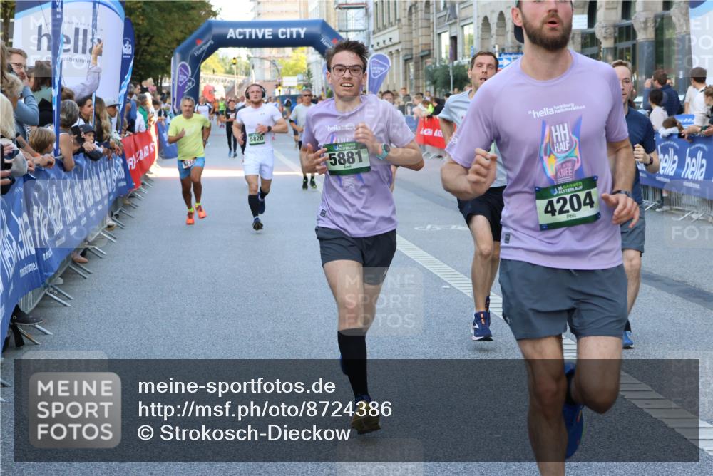 07.09.2025 - BARMER Alsterlauf Strokosch-Dieckow http://msf.ph/oto/8724386 07.09.2025 09:49:29 Ziel 1029, 2147, 2164, 2402, 2881, 2889, 2918, 3567, 3818, 4426, 4481, 4535, 4637, 4678, 4826, 5091, 5187, 5230, 5499, 5784, 5823, 5870, 6290, 8092, 8207, 8311 meine-sportfotos.de