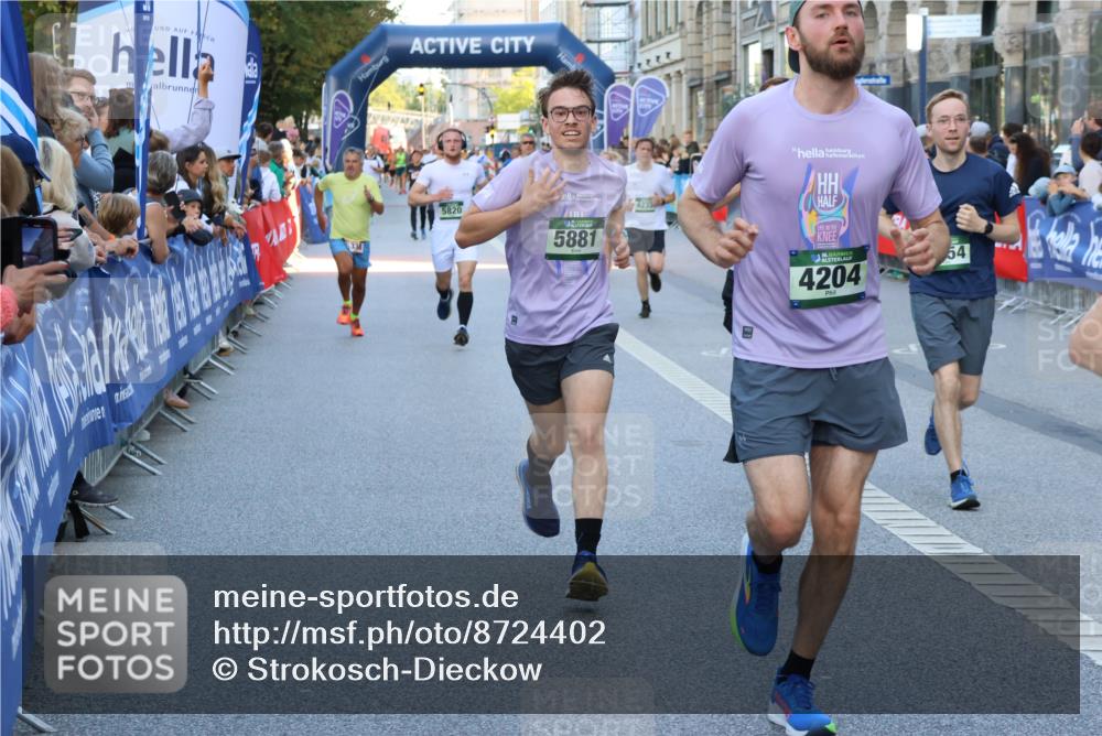 07.09.2025 - BARMER Alsterlauf Strokosch-Dieckow http://msf.ph/oto/8724402 07.09.2025 09:49:28 Ziel 1029, 2147, 2164, 2402, 2881, 2889, 2918, 3567, 3818, 4426, 4481, 4535, 4637, 4678, 4826, 5091, 5187, 5230, 5499, 5784, 5823, 5870, 8092, 8207, 8311, 8312 meine-sportfotos.de