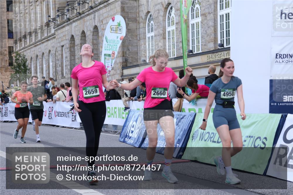 07.09.2025 - BARMER Alsterlauf Strokosch-Dieckow http://msf.ph/oto/8724457 07.09.2025 10:13:38 Ziel 2077, 2080, 2659, 2660, 3012, 3013, 3125, 3217, 4577, 4686, 4950, 5974, 5975, 6050 meine-sportfotos.de