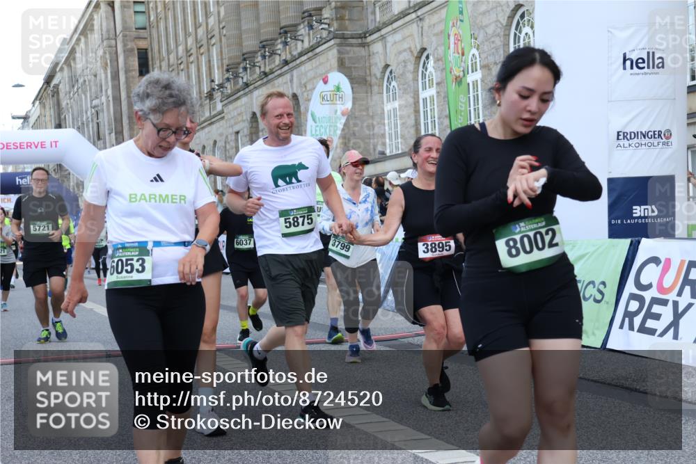 07.09.2025 - BARMER Alsterlauf Strokosch-Dieckow http://msf.ph/oto/8724520 07.09.2025 10:14:03 Ziel 2295, 3121, 3424, 3425, 3511, 3769, 3799, 3879, 3895, 4075, 4659, 4716, 4718, 4761, 4881, 5040, 5041, 5145, 5721, 6037, 6158 meine-sportfotos.de