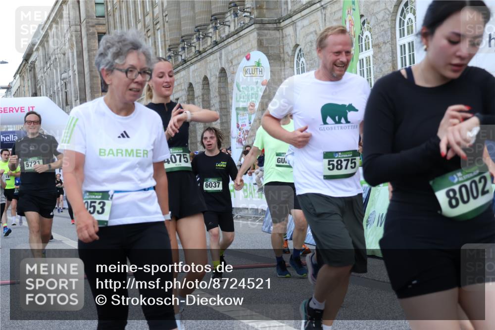 07.09.2025 - BARMER Alsterlauf Strokosch-Dieckow http://msf.ph/oto/8724521 07.09.2025 10:14:03 Ziel 2295, 3121, 3424, 3425, 3511, 3769, 3799, 3879, 3895, 4075, 4659, 4716, 4718, 4761, 4881, 5040, 5041, 5145, 5721, 6037, 6158 meine-sportfotos.de