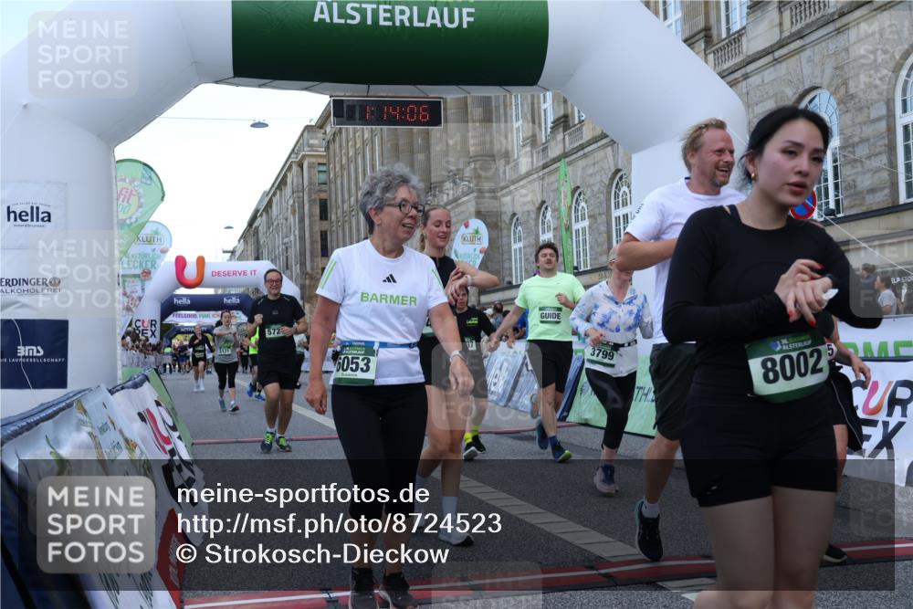 07.09.2025 - BARMER Alsterlauf Strokosch-Dieckow http://msf.ph/oto/8724523 07.09.2025 10:14:04 Ziel 2295, 3121, 3424, 3425, 3511, 3799, 3879, 3895, 4075, 4659, 4716, 4718, 4761, 4881, 5040, 5041, 5145, 5721, 6037, 6158 meine-sportfotos.de
