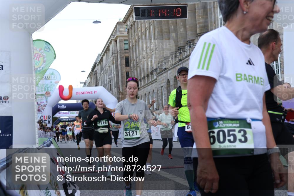 07.09.2025 - BARMER Alsterlauf Strokosch-Dieckow http://msf.ph/oto/8724527 07.09.2025 10:14:08 Ziel 2295, 3121, 3373, 3424, 3425, 3511, 3564, 3644, 3799, 3879, 4659, 4716, 4718, 4761, 4881, 4958, 5145, 5721, 6037, 6158 meine-sportfotos.de