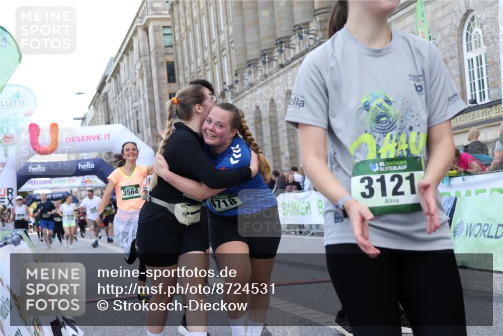 07.09.2025 - BARMER Alsterlauf Strokosch-Dieckow http://msf.ph/oto/8724531 07.09.2025 10:14:11 Ziel 3121, 3373, 3424, 3425, 3511, 3564, 3644, 3833, 3879, 4548, 4659, 4716, 4718, 4761, 4881, 4958, 5054, 5414, 5743, 6158, 6317, 6318, 8417 meine-sportfotos.de