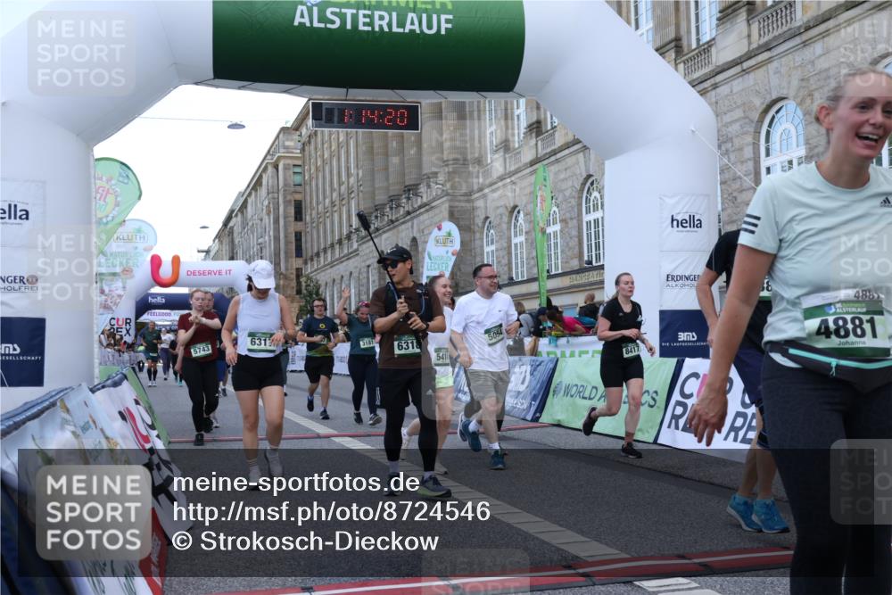 07.09.2025 - BARMER Alsterlauf Strokosch-Dieckow http://msf.ph/oto/8724546 07.09.2025 10:14:18 Ziel 2235, 2387, 2875, 2876, 2892, 3181, 3332, 3333, 3334, 3373, 3379, 3644, 3833, 4181, 4548, 4690, 5054, 5059, 5414, 5502, 5743, 6317, 6318, 8417 meine-sportfotos.de