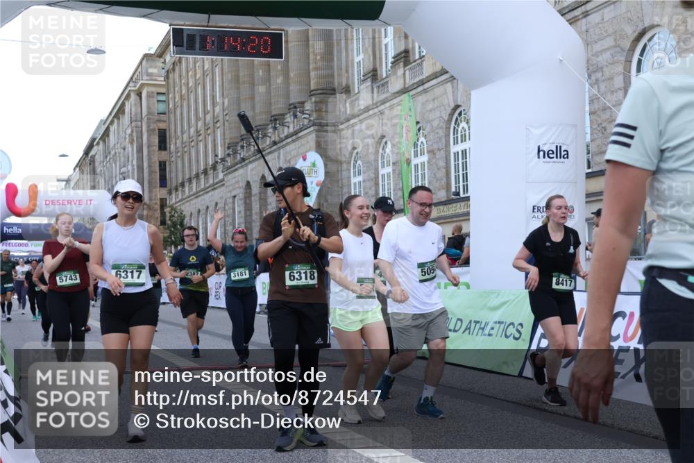 07.09.2025 - BARMER Alsterlauf Strokosch-Dieckow http://msf.ph/oto/8724547 07.09.2025 10:14:18 Ziel 2235, 2387, 2875, 2876, 2892, 3181, 3332, 3333, 3334, 3373, 3379, 3644, 3833, 4181, 4548, 4690, 5054, 5059, 5414, 5502, 5743, 6317, 6318, 8417 meine-sportfotos.de