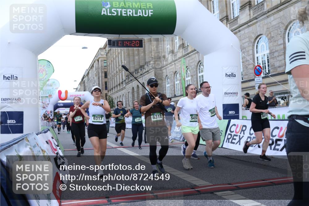07.09.2025 - BARMER Alsterlauf Strokosch-Dieckow http://msf.ph/oto/8724549 07.09.2025 10:14:19 Ziel 2235, 2387, 2875, 2876, 2892, 3031, 3181, 3332, 3333, 3334, 3379, 3644, 3833, 4181, 4548, 4690, 5054, 5059, 5414, 5502, 5743, 6317, 6318, 8417 meine-sportfotos.de
