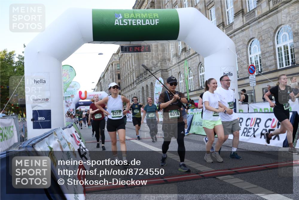 07.09.2025 - BARMER Alsterlauf Strokosch-Dieckow http://msf.ph/oto/8724550 07.09.2025 10:14:19 Ziel 2235, 2387, 2875, 2876, 2892, 3031, 3181, 3332, 3333, 3334, 3379, 3644, 3833, 4181, 4548, 4690, 5054, 5059, 5414, 5502, 5743, 6317, 6318, 8417 meine-sportfotos.de