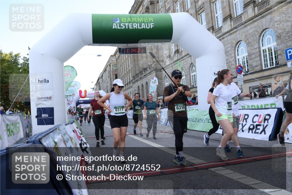 07.09.2025 - BARMER Alsterlauf Strokosch-Dieckow http://msf.ph/oto/8724552 07.09.2025 10:14:19 Ziel 2235, 2387, 2875, 2876, 2892, 3031, 3181, 3332, 3333, 3334, 3379, 3644, 3833, 4181, 4548, 4690, 5054, 5059, 5414, 5502, 5743, 6317, 6318, 8417 meine-sportfotos.de