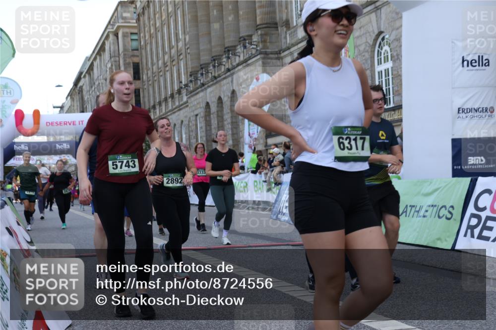 07.09.2025 - BARMER Alsterlauf Strokosch-Dieckow http://msf.ph/oto/8724556 07.09.2025 10:14:21 Ziel 2235, 2387, 2875, 2876, 2892, 3031, 3181, 3332, 3333, 3334, 3379, 3833, 4181, 4548, 4690, 5054, 5059, 5414, 5502, 5743, 6317, 6318, 6329, 6331, 8417 meine-sportfotos.de