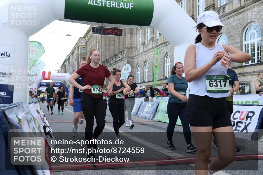 07.09.2025 - BARMER Alsterlauf Strokosch-Dieckow http://msf.ph/oto/8724559 07.09.2025 10:14:22 Ziel 2235, 2387, 2875, 2876, 2892, 3031, 3085, 3086, 3181, 3332, 3333, 3334, 3379, 4181, 4548, 4690, 5054, 5059, 5414, 5502, 5709, 5743, 6317, 6318, 6329, 6331, 8417 meine-sportfotos.de